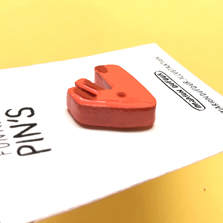 Pin's chien rouge Suzanne – Image 3