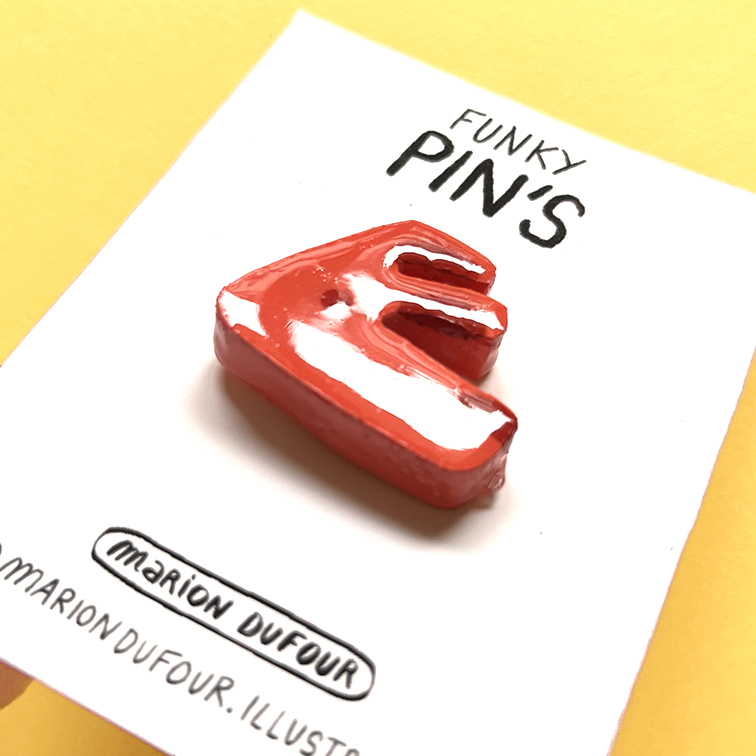 Pin's chien rouge Suzanne – Image 4